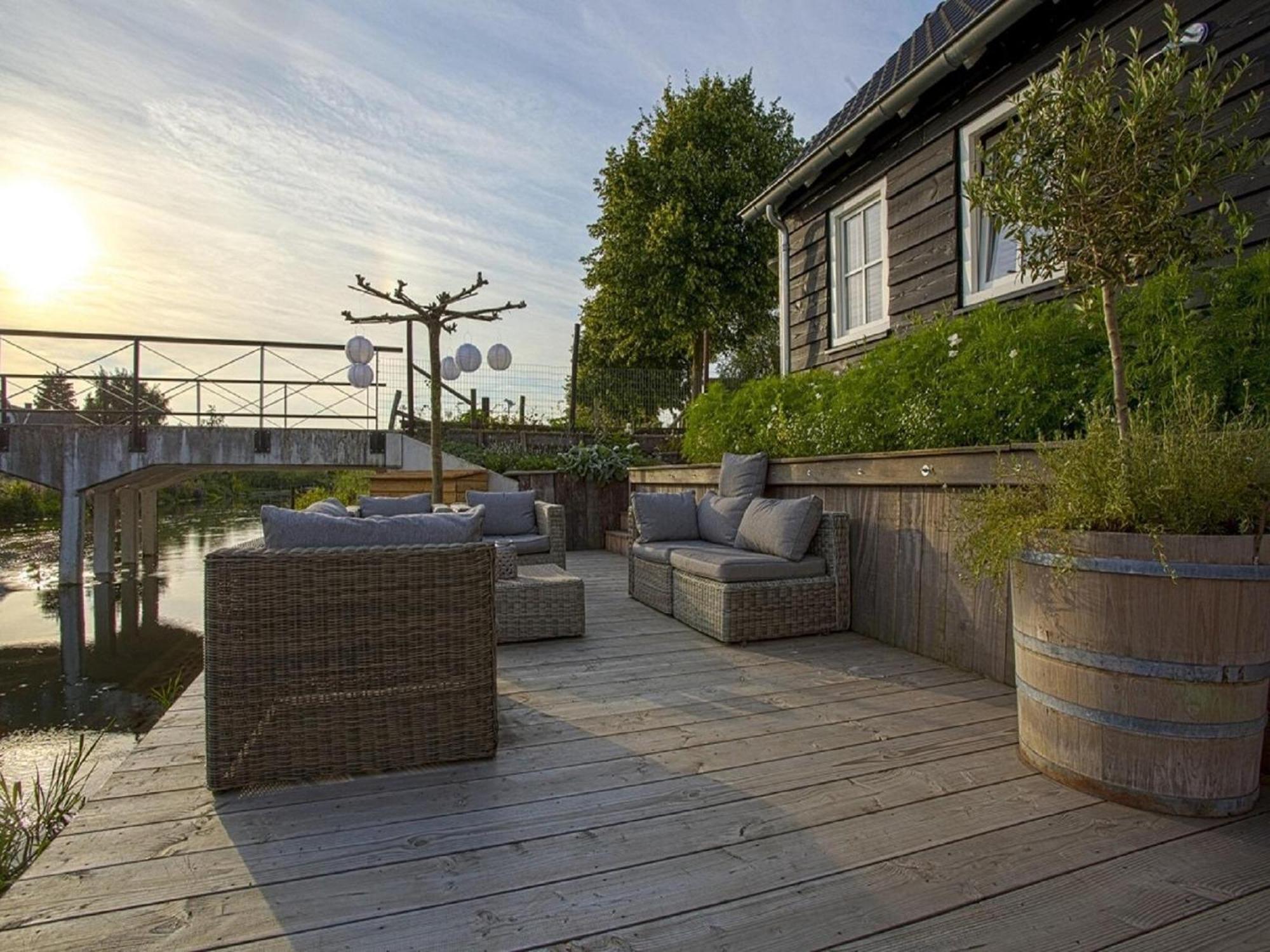 Gorgeous Riverside Chalet In Cothen Exterior foto